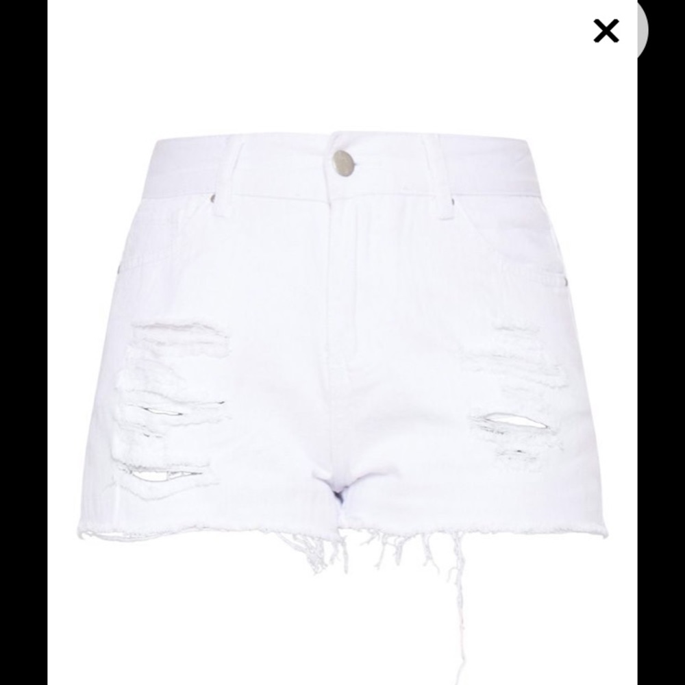 White shorts prettylittlething